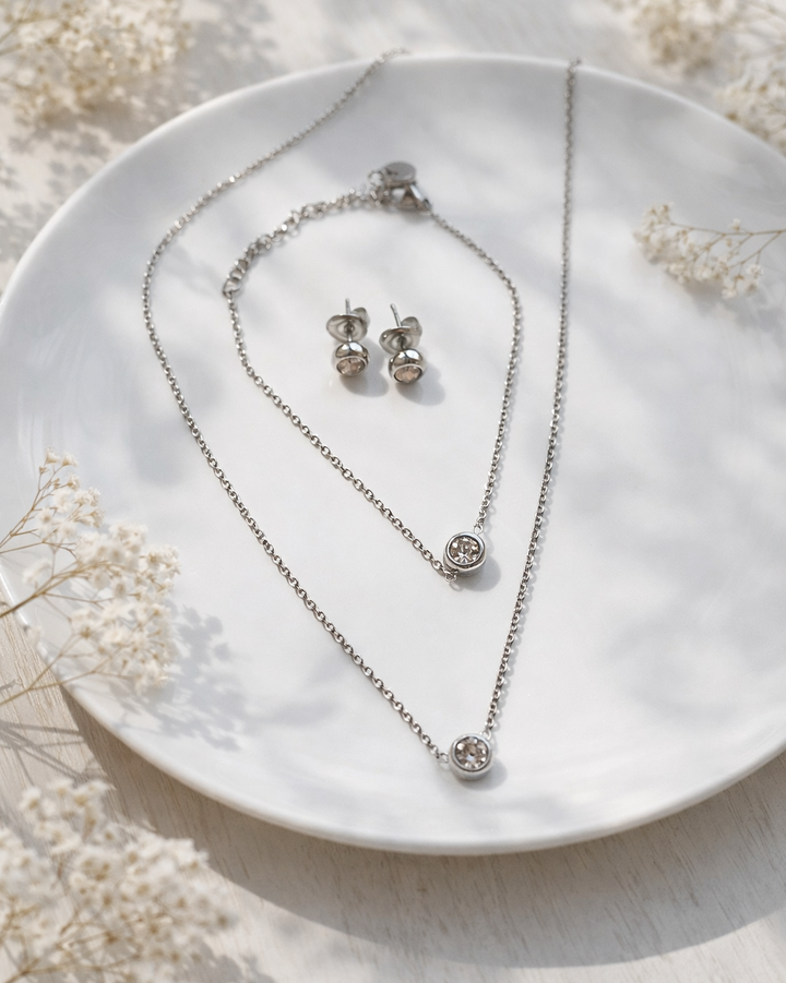 rotu komplekts smalks old money stilā sudraba krāsā auskair kaklarota un rokassprādze