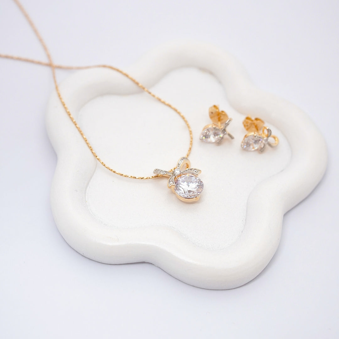 Rotu komplekts auskari un ķēdīte ar kulonu Diamond Shine