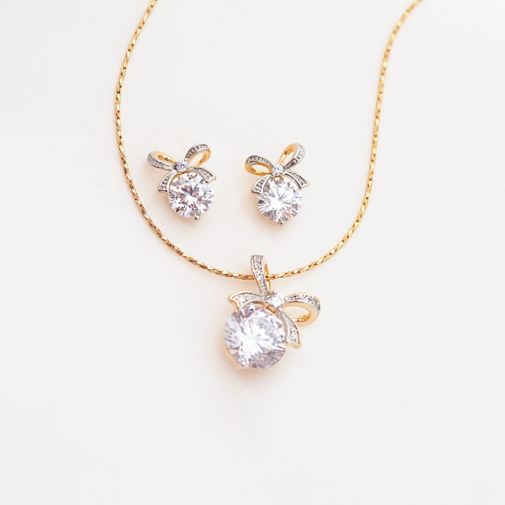 Rotu komplekts auskari un ķēdīte ar kulonu Diamond Shine