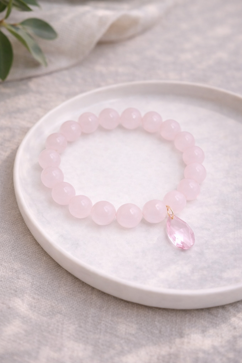 10mm dabīgā akmens rozā kvarca rokassprādze ar rozā krāsas lāsītes piekariņu