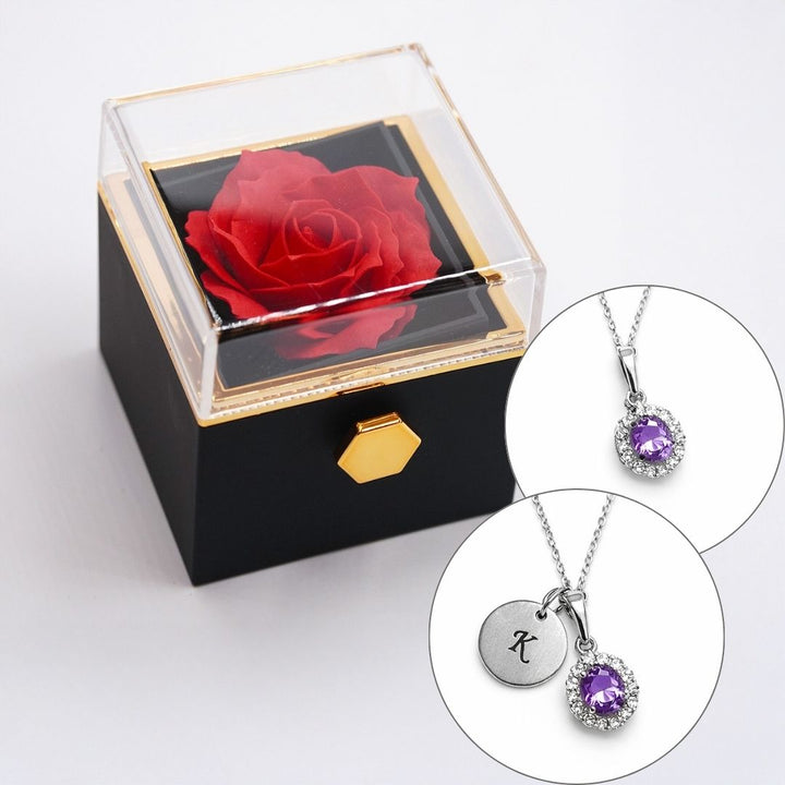 Rožu kaste ar kaklarotu un gravējumu