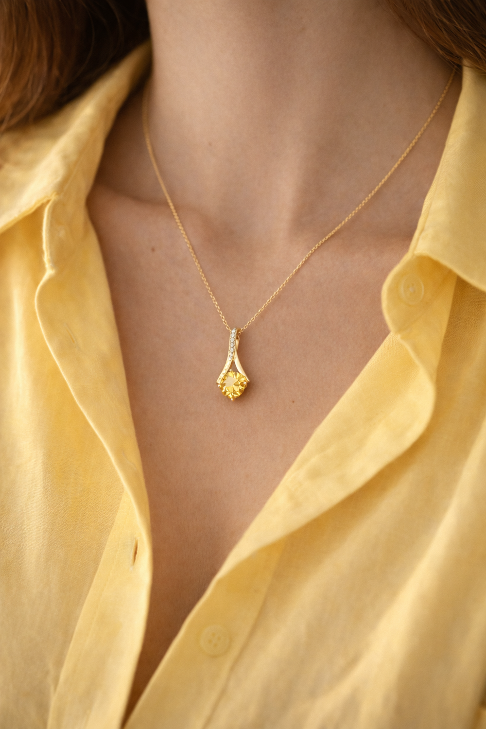 Minimālistiska kaklarota ar kulonu