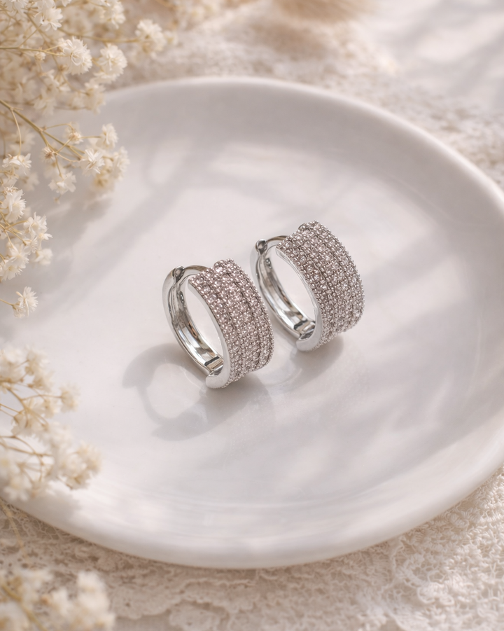 kristālu sudraba ausakri