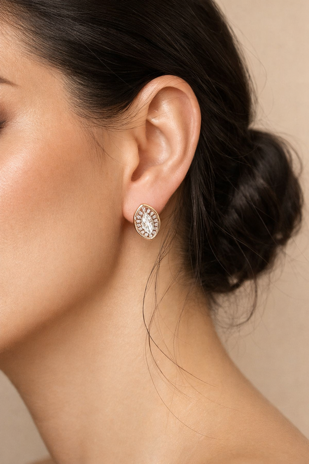 auskari ar vairakiem kristaliem